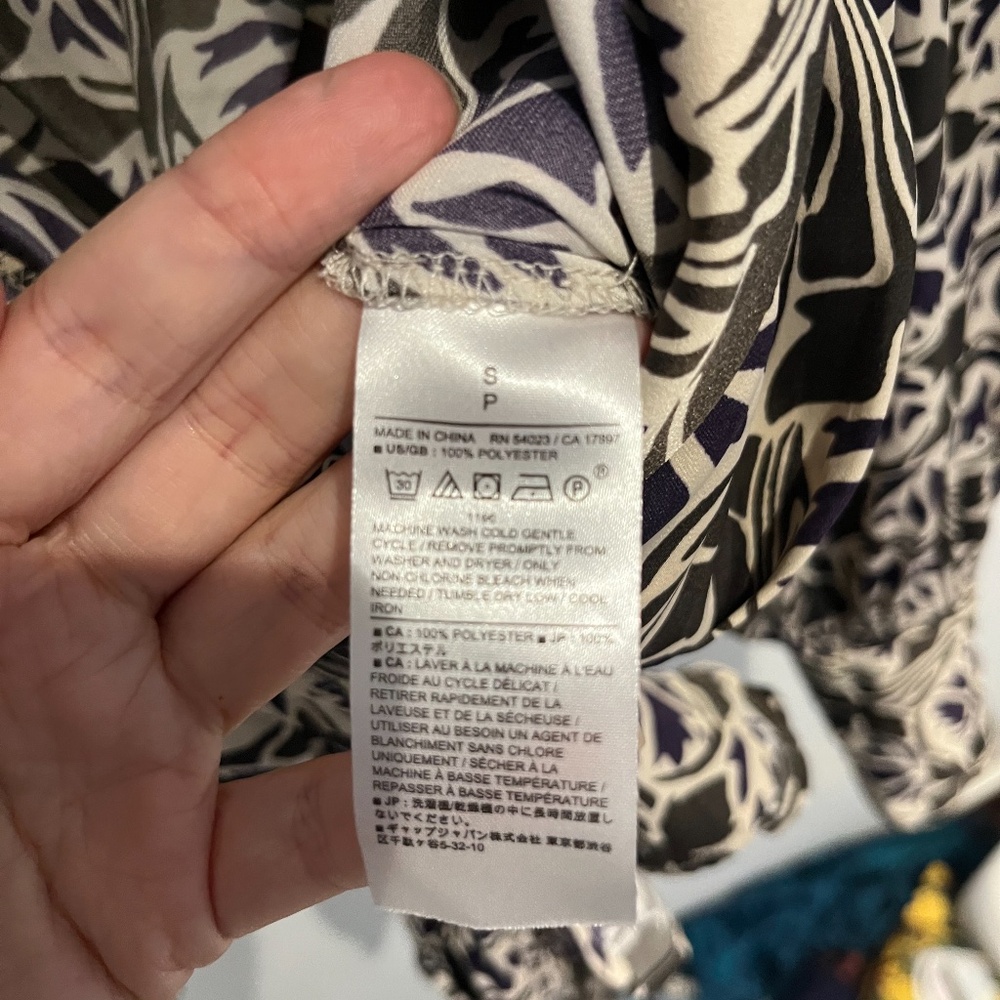 Banana Republic Wrap Top Size Small - Picture 12 of 15